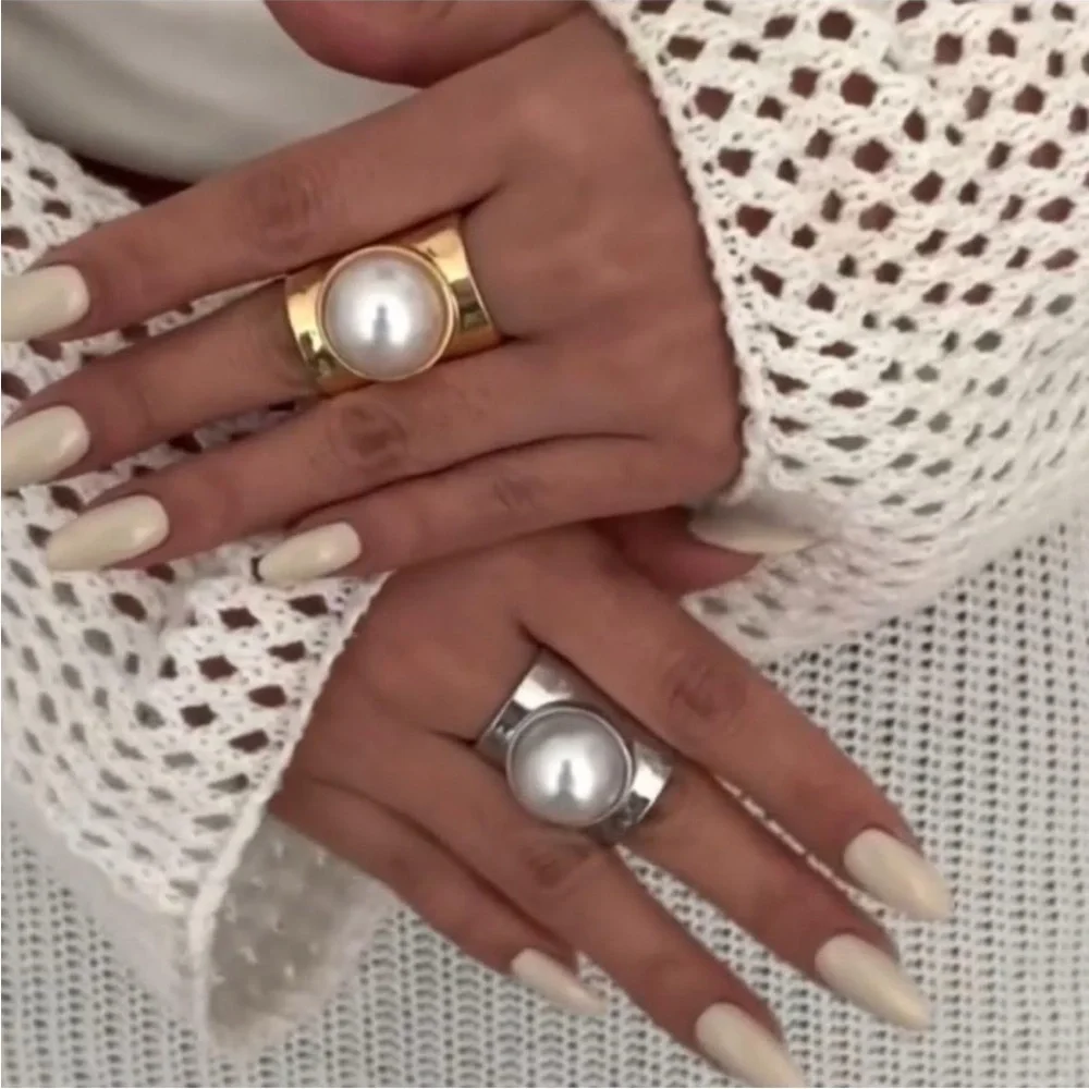Exquisite Gold Pearl Rarity Ring